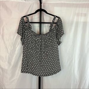 3 FOR $15 H&M Off Shoulder Cold Shoulder Top, size Large